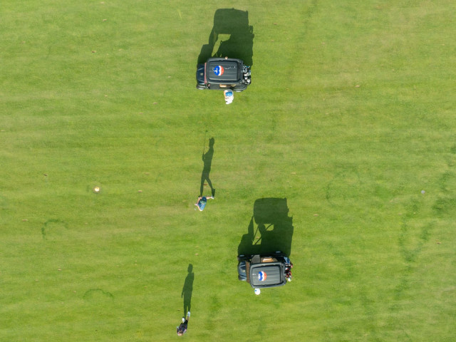 Varsinaisen kilpailun lisäksi järjestettiin hauskoja oheiskilpailuja, kuten Lähimmäs lippua -haasteet.