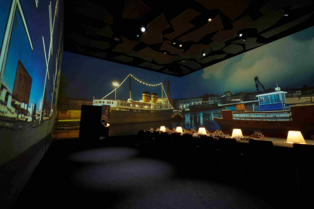 MOVE 5D -tila on rakennettu 28-paikkaiseksi intiimiksi ravintolaksi, jossa seinät ja katto toimivat kuvaruutuina.