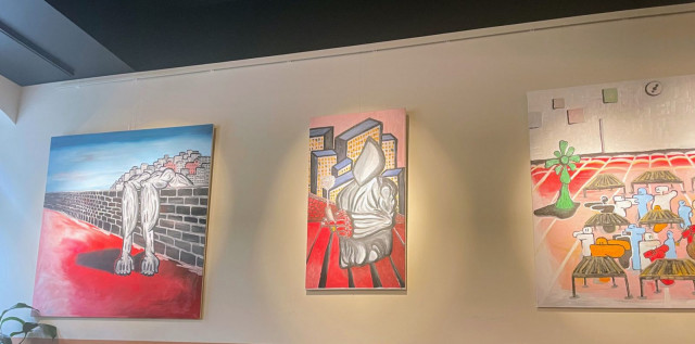 Helsingissä asuvan, marokkolaisen Hassin (1988) taideteokset koristavat nyt Olkkarin seiniä.