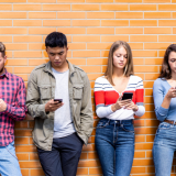 Gen Lonely – ystäviä kaivataan, mutta puhelimeen tarttuminenkin pelottaa