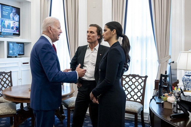 Presidentti Joe Biden tapasi Matthew McConaugheyn ja Camila Alvesin Valkoisessa talossa kesäkuussa 2022. Kuva: The White House