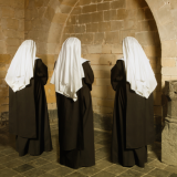 Nunnille riitti elo vanhainkodissa — tekivät yksissä tuumin pakosuunnitelman ja karkasivat takaisin luostariin