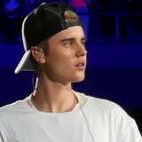 Justin Bieber vastasi äitinsä rukouspyyntöihin – vitsaili nyrjähtäneestä varpaasta