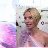 Paareilla kameran eteen: Heidi Klumin hurja Halloween-look sai fanit haukkomaan henkeä