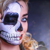 Hätkähdyttävät Halloween-lookit: meikkitaiteilijoiden panostus saa haukkomaan henkeä