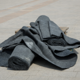 Salaperäinen mattomies hämmentää New Yorkissa – taidetta vai täyttä sekoilua?