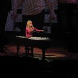 Dolly Parton siirtää Las Vegasin konserttisarjansa terveyssyistä – “Aika hidastaa vauhtia, jotta voin jatkaa”