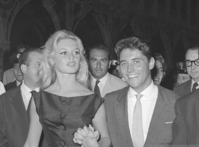 Brigitte Bardot Sacha Distelin kanssa Italiassa vuonna 1958