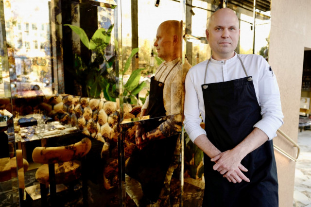 Keittiömestari Tõnis Siigur uudessa FUME-ravintolassa.