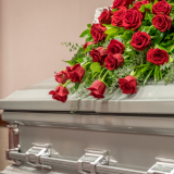 Mies lavasti omat hautajaisensa - halusi nähdä kuka saapuisi paikalle