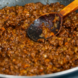 Lisää tätä raaka-ainetta jauhelihakastikkeeseen – etkä enää palaa vanhaan!