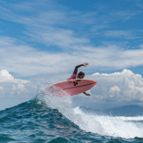 Surffilauta karkasi, ajelehti 2400 kilometrin päähän — ja päätyi takaisin omistajalleen