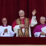 Paavin tähtitieteilijä sanoo kastavansa mielellään avaruusolennot