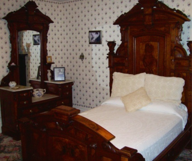 Lizzie Bordenin vanhempien makuuhuone.