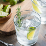 Unohda limet ja sitruunat! Tämä hedelmä kuuluisi laittaa Gin & Toniciin