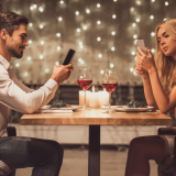 “En valehtele, vain vähän kaunistelen” – näin pehmeä huijaaminen pilaa treffikulttuurin