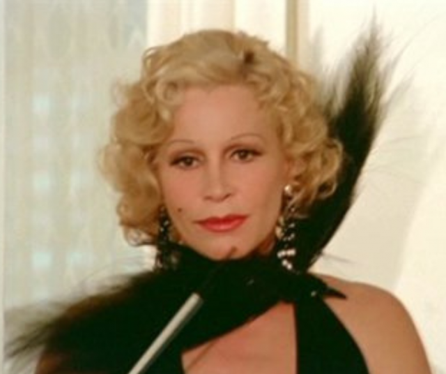 Kuvassa Ingrid Thulin, joka näytteli Salon Kitty -elokuvassa Kitty Kellermannia.