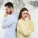 Miksi kumppani vetäytyy juuri silloin, kun kaikki menee hyvin?