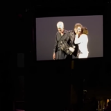 John Travolta häikäisi Grace–näytöksessä – täydellinen muodonmuutos sai fanit huokailemaan