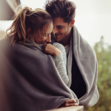 Cuffing season on täällä taas – mutta onko talvirakkaus sittenkin myrkkyä?