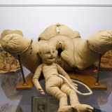 Maailman ensimmäinen opetusnukke kätilöille oli kangasta ja nahkaa