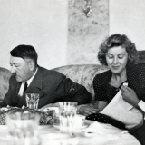 DNA-tutkimus ravistelee käsityksiä Hitleristä – ja selittää jopa ikonisen pilkkalaulun juuret