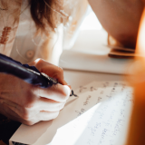 Romantiikkakirjailijat ovat jakaneet parhaat vinkkinsä deittailuun