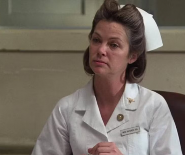 Louise Fletcher nähtiin hoitaja Nurse Ratchedina.