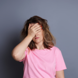 Lähetitkö taas kiusallisen viestin hiprakassa? Tee näin