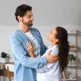 Paranna suhteesi minuutissa – tämä mikrohetki tekee ihmeitä rakkaudelle