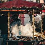 Turistiperheen epäillään menehtyneen ruokamyrkytykseen Istanbulissa – tutkinta laajeni seitsemään pidätykseen