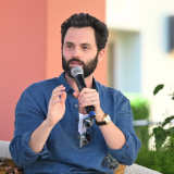 Gossip girl -näyttelijä Penn Badgley kertoo peräkkäisistä keskenmenoista: ”Olimme lähellä eroa”