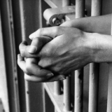 JD Vancen kirjan avulla yritettiin salakuljettaa huumeita vankilaan