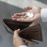 Raha ei tuo onnea – mutta auttaako se tekemään fiksumpia päätöksiä?