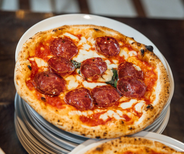 Con Salame ja Margherita ovat Via Tribunalin suosituimpia pizzoja.