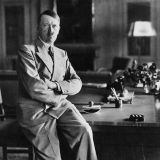 Oliko Hitlerilla sittenkin salattu lapsi? Äidin kuolinvuoteella antama tunnustus johti epäilyksiin