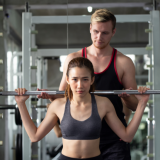 Pienten naisten ongelma: holhoavasti käyttäytyvät miehet