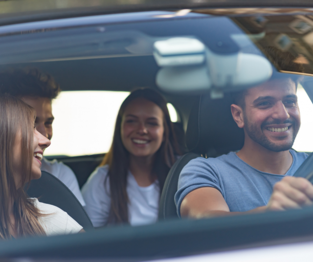 Tarinan naisen autoreissu ei ollut näin täynnä hymyä. Kuvituskuva.