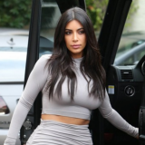 Kim Kardashian murtui muistellessaan, kuinka Kanye West syytti häntä vuoden 2016 ryöstön lavastamisesta