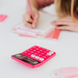 “Maksoin käteisellä, joten se oli ilmaista” – käytätkö sinä näitä girl math -periaatteita?