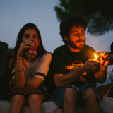 Miksi päädymme friend zoneen – ja miksi se ei oikeasti ole mikään tila