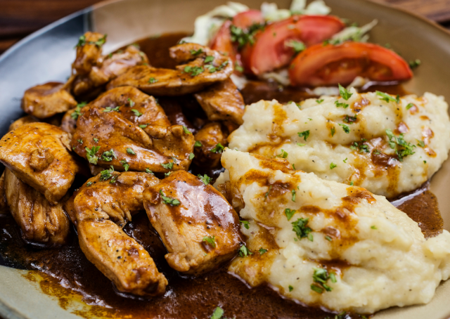 Älyhyvän kanakastikkeen salaisuus piilee yllättävässä juomassa.