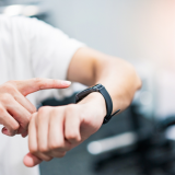 Parantaako älykello elämää vai aiheuttaako se vain yleisesti hyväksytyn riippuvuuden?