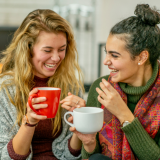 Ystävyyttä vai kalenterikaaos – nämä pienet eleet pitävät yhteyden elossa