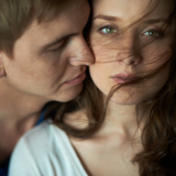 Tuntuuko kumppanin kosketus väärältä? Tämän kehosi yrittää kertoa