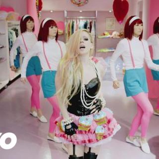 Avril Lavignen uusin video saa huomiota...